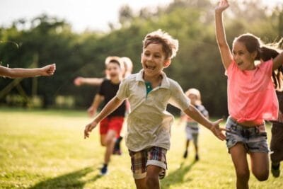 Como preservar a liberdade das crianças sem abrir mão da proteção