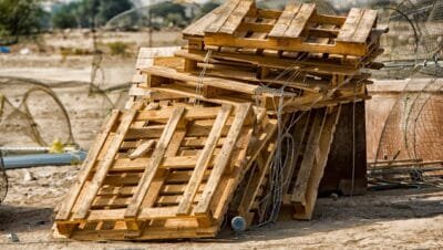 pallets e estrados plásticos x madeira higiene, durabilidade e ROI